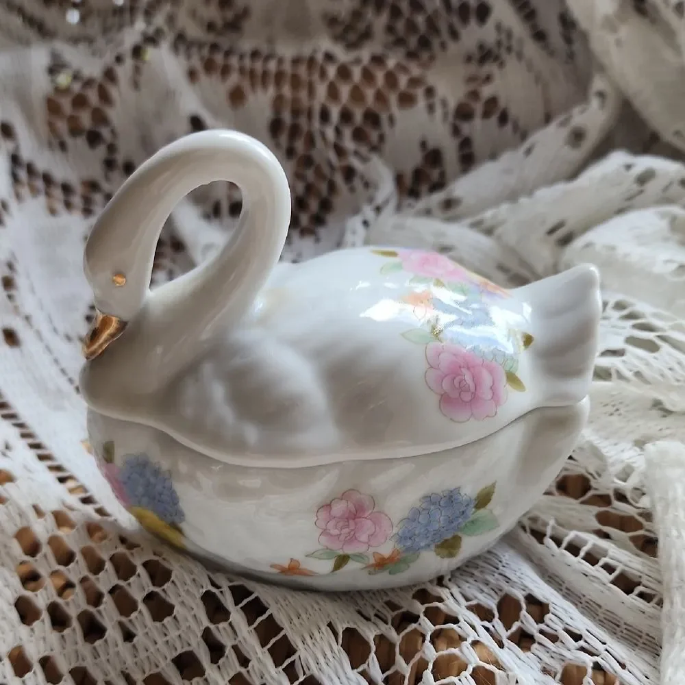 Vintage Swan Lidded Trinket Box Vtg Japan Romantic Coquette